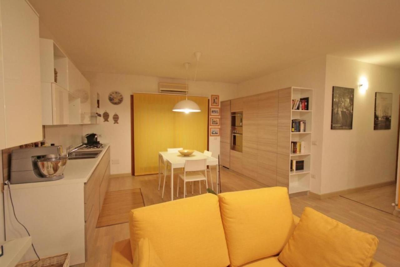 Comodo Appartamento Casa Razzoli Palau Exteriör bild