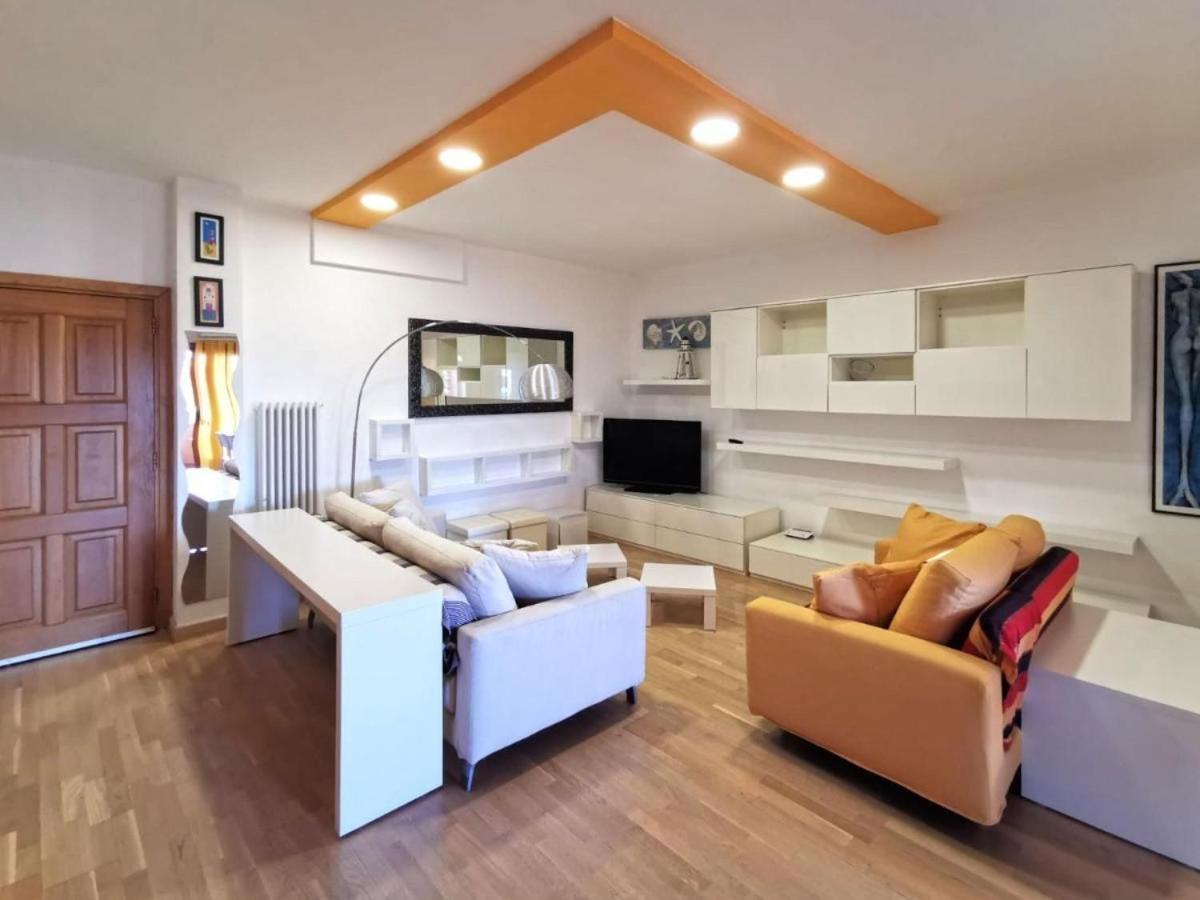 Comodo Appartamento Casa Razzoli Palau Exteriör bild